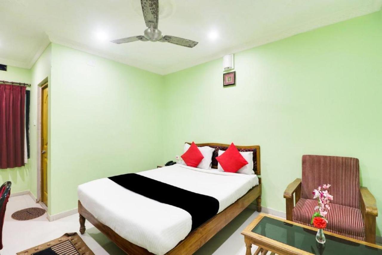 פורי Hotel Sambit International, Near Sea Beach מראה חיצוני תמונה