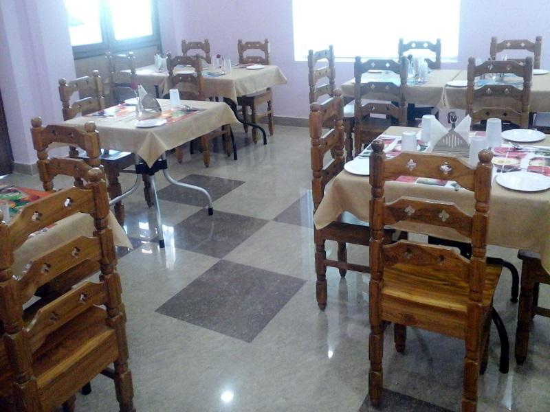 פורי Hotel Sambit International, Near Sea Beach מראה חיצוני תמונה