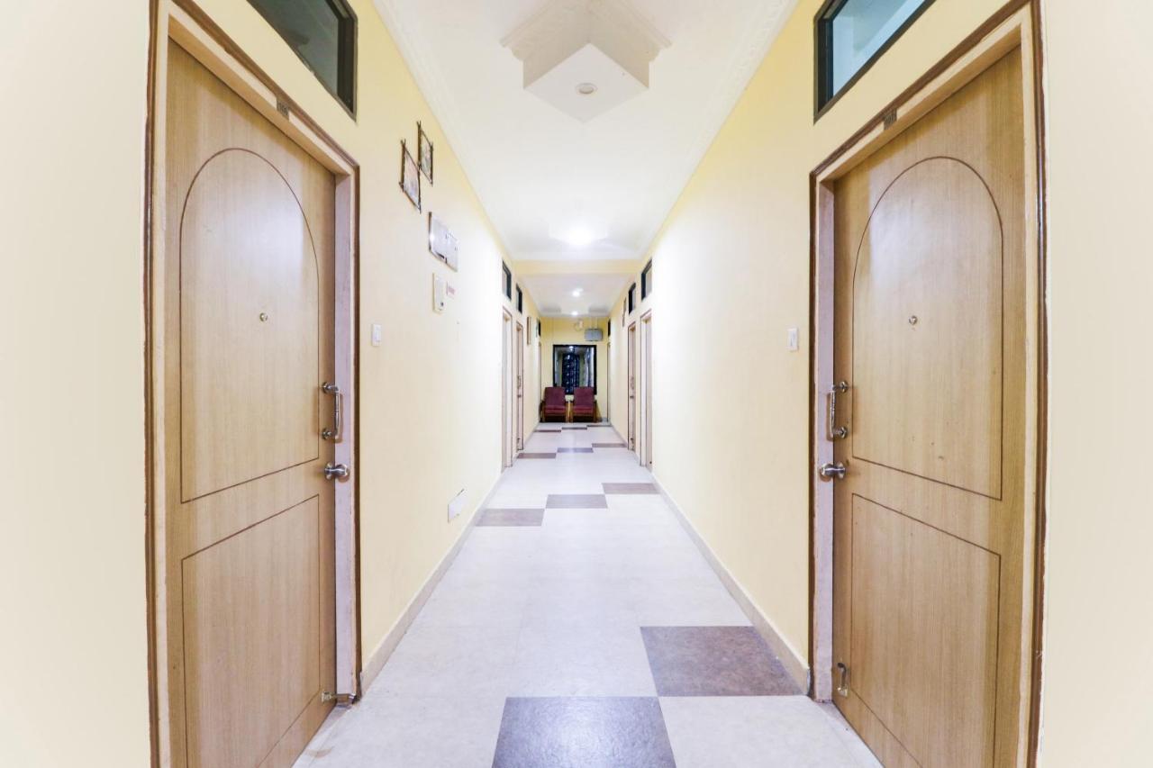 פורי Hotel Sambit International, Near Sea Beach מראה חיצוני תמונה